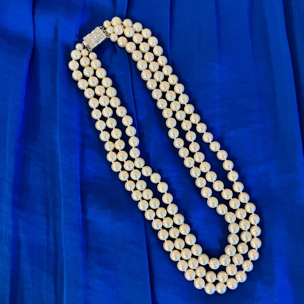 Gorgeous KJL Jacqueline Kennedy faux triple strand pearl necklace